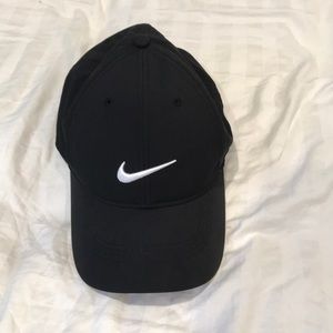 black nike hat